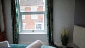 1 bedroom, WiFi - George's City Centre Apartment - Salisbury (Salisbury)
