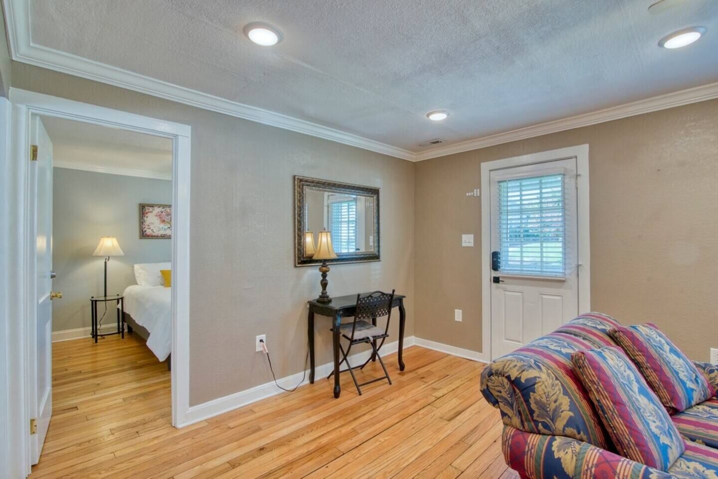 2 habitaciones, escritorio, tabla de planchar con plancha y wifi gratis 