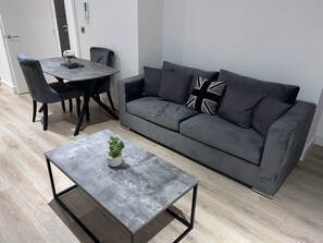 Living area - Solihull Apartment NEC, HS2, BHX, JLR (Solihull)