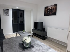 Living area - Solihull Apartment NEC, HS2, BHX, JLR (Solihull)