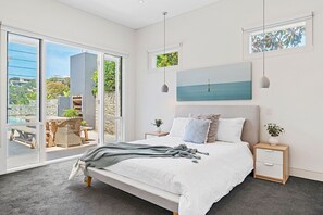 4 camere, una scrivania, ferro/asse da stiro, culla da viaggio