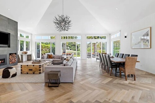 Luxurious Portsea Lakehouse