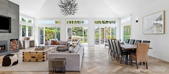 Luxurious Portsea Lakehouse