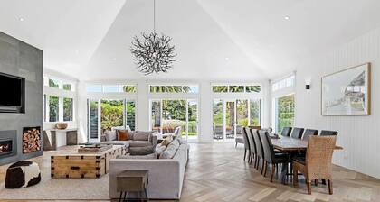 Luxurious Portsea Lakehouse