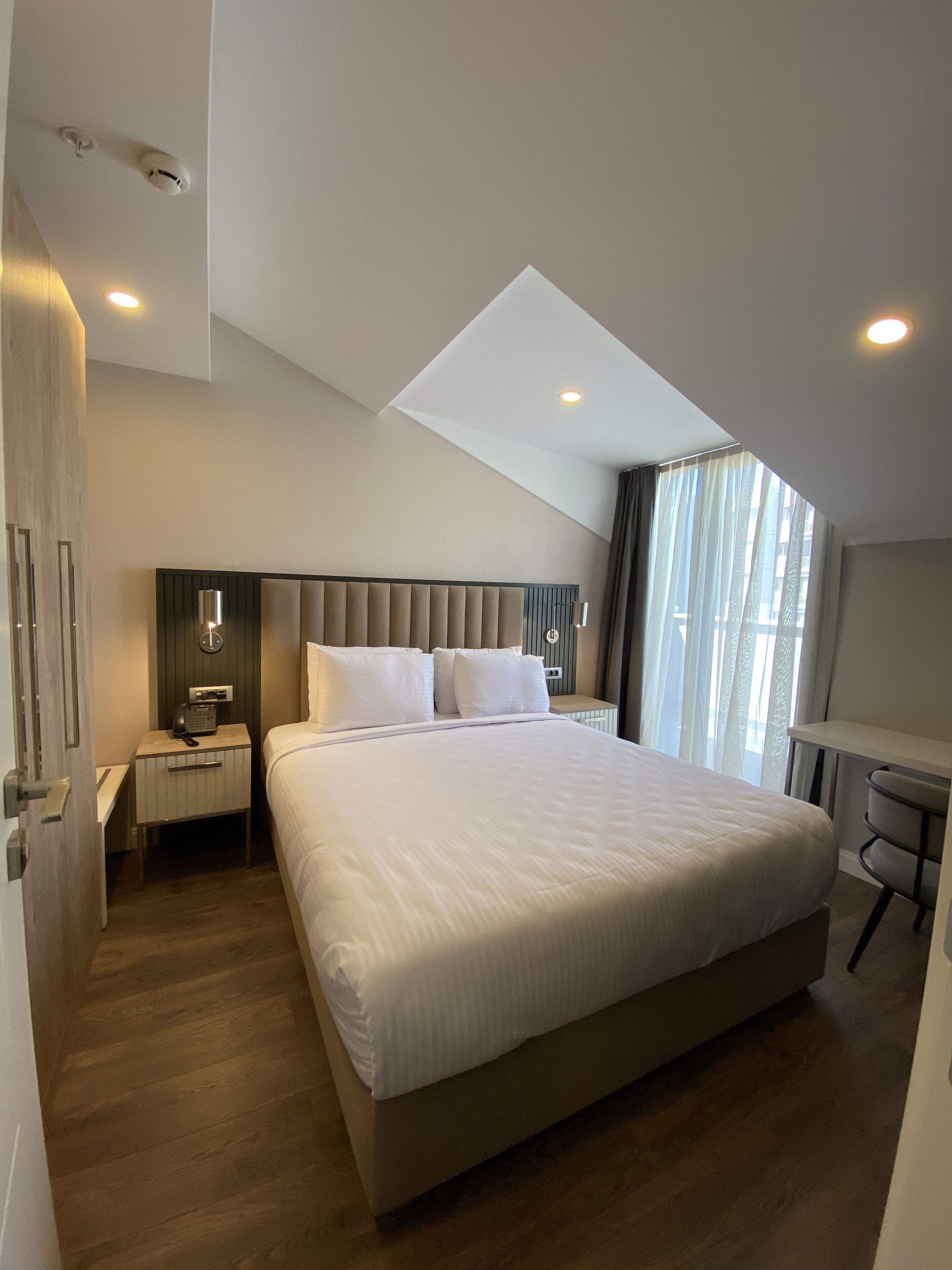 Roof Floor Suit Room