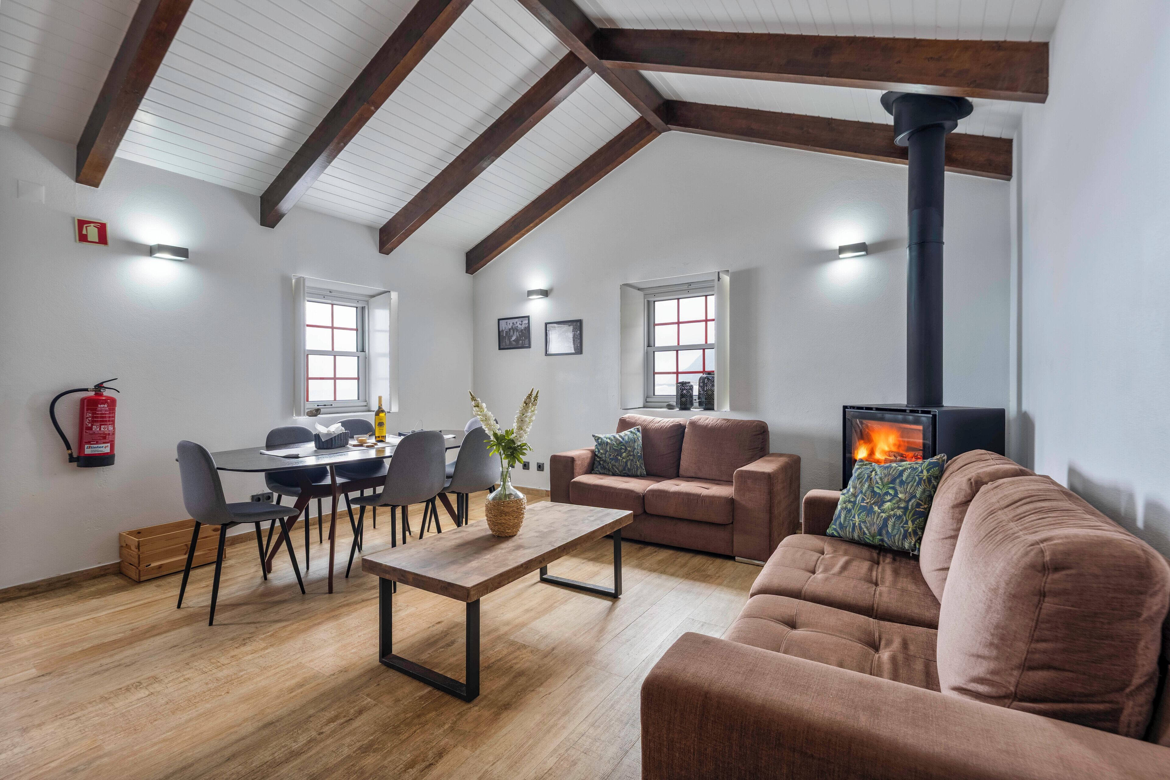 Exclusive House | Living area | Books