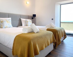 Superior House | Premium bedding, blackout drapes, soundproofing, iron/ironing board - Kuanza Nature Experience (Calheta)