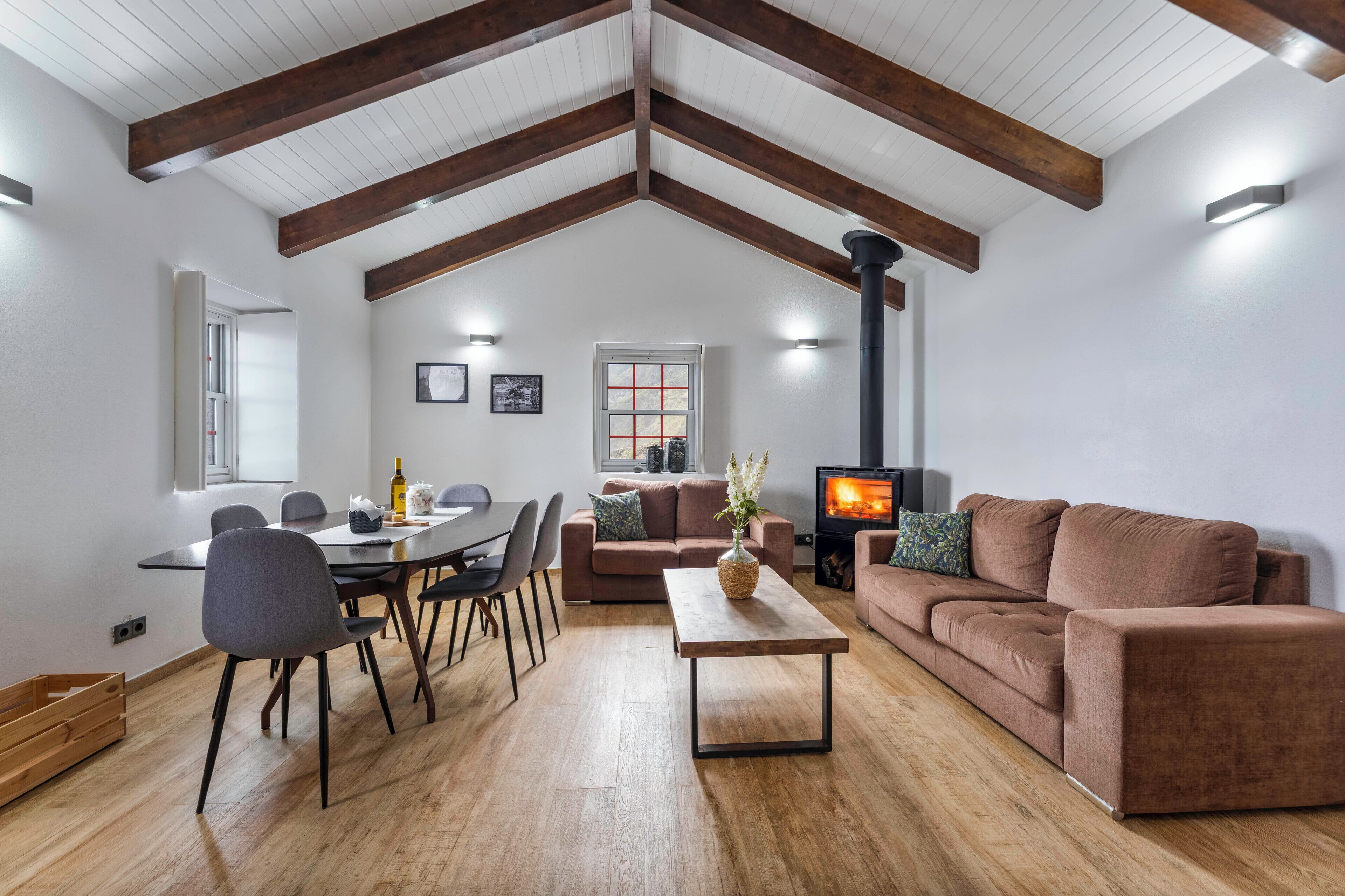 Exclusive House | Living area | Books