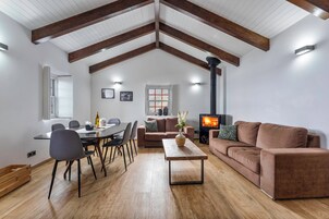 Exclusive House | Living area | Books