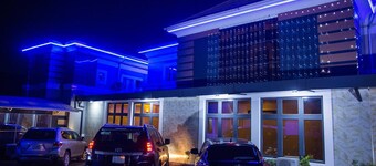 ไลออน ลักชัวรี่ สวีทส์