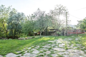 Property grounds - Renovated Istrian house in the woods (Socerga)