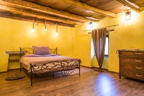 3 bedrooms, in-room safe, desk, iron/ironing board - Renovated Istrian house in the woods (Socerga)