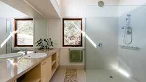 Douche, serviettes fournies