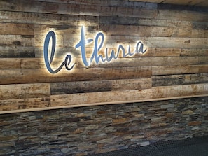 المنشأة من الخارج