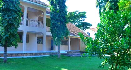 5 Bedroom House in a serene environment with compound for pets
