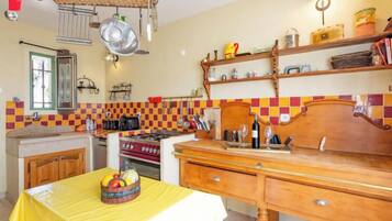 Réfrigérateur, micro-ondes, four, lave-vaisselle