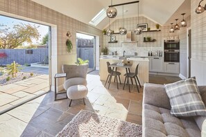 Flatskjerm-TV og kontorer