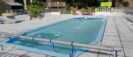 Indoor pool, outdoor pool