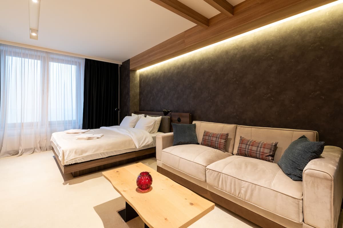 Desk, free WiFi, bed sheets