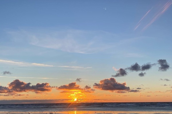 Vlak bij het strand, ligstoelen