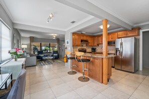 المنشأة من الداخل