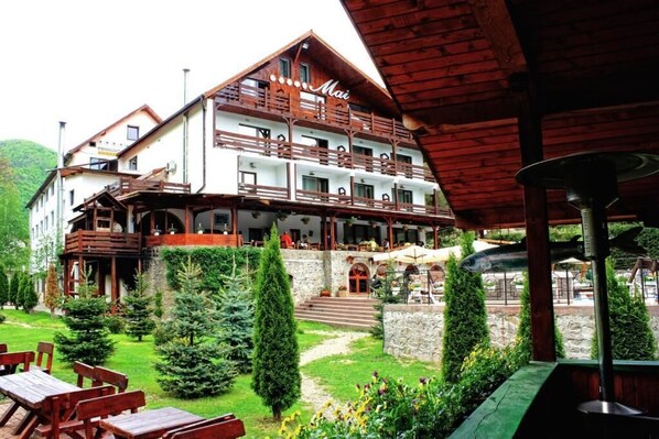 Exterior - PENSIUNEA MAI (Rasinari)