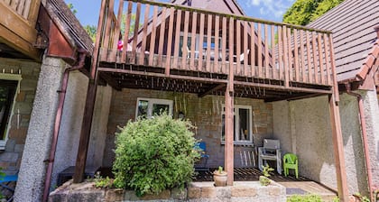 Modern cornwall countryside lodge with pool access