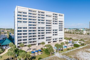 Exterior - "Breakers East 305" Gulf Front 2BR/2BA Beach setup included (Destin)