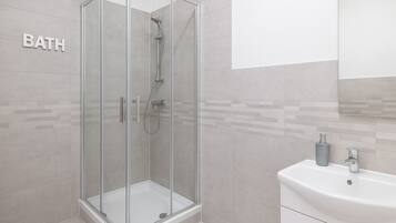 Comfort Room, Balcony | Bathroom