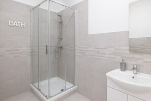 Comfort-rum - balkong | Badrum | Dusch, regndusch, hårtork och tvål