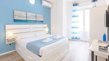 Comfort-Zimmer, Balkon | Schreibtisch, laptopgeeigneter Arbeitsplatz, WLAN