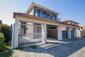 Bagian depan properti