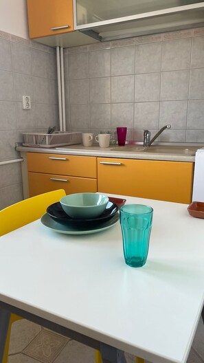 Kühlschrank, Mikrowelle, Ofen, Toaster