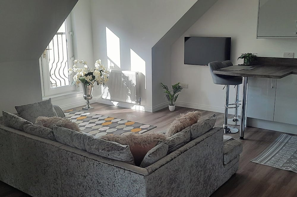 Cozy Lanarkshire Apartment With a View - Shotts