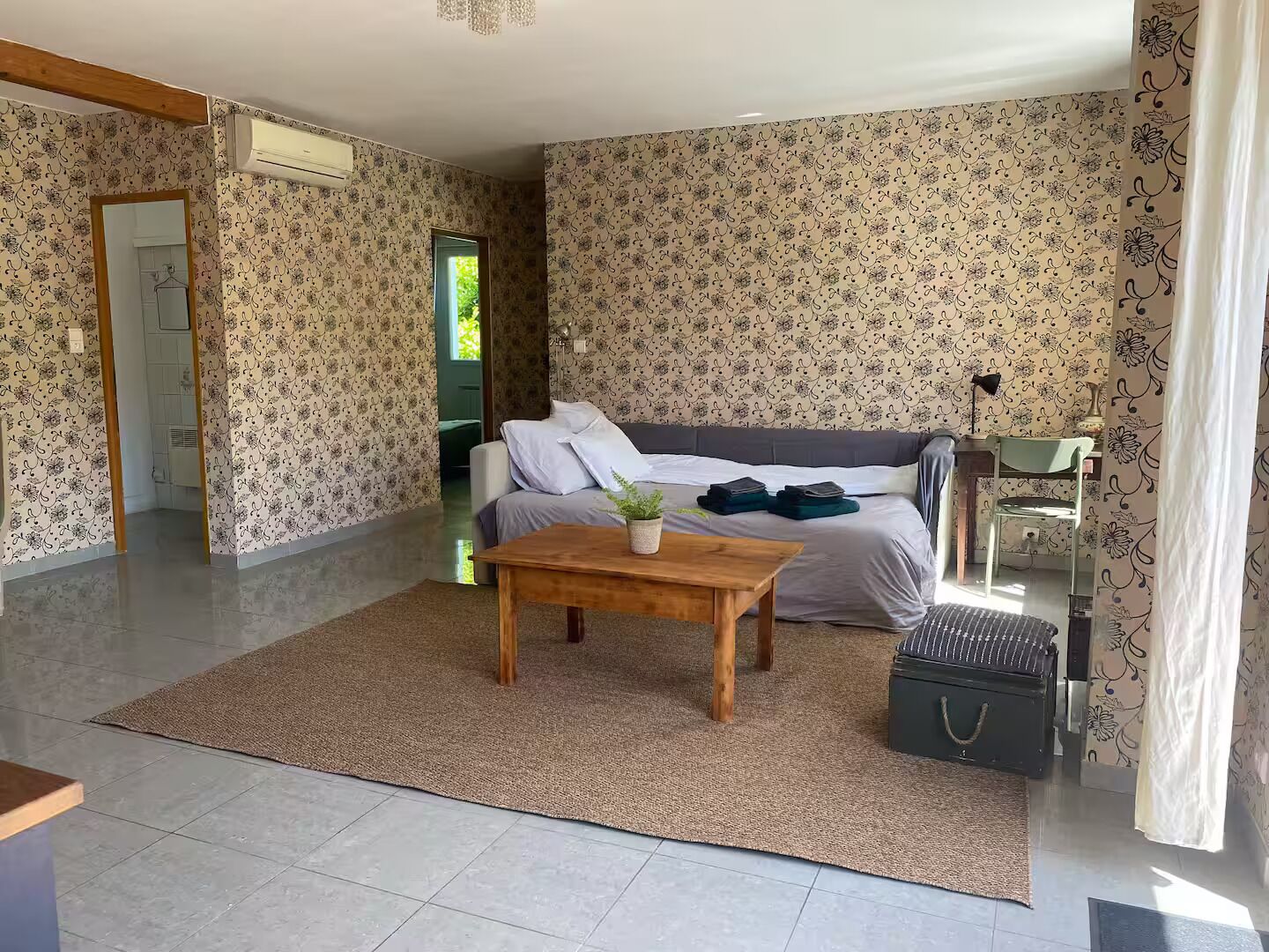 3 slaapkamers, een kluis op de kamer, een bureau