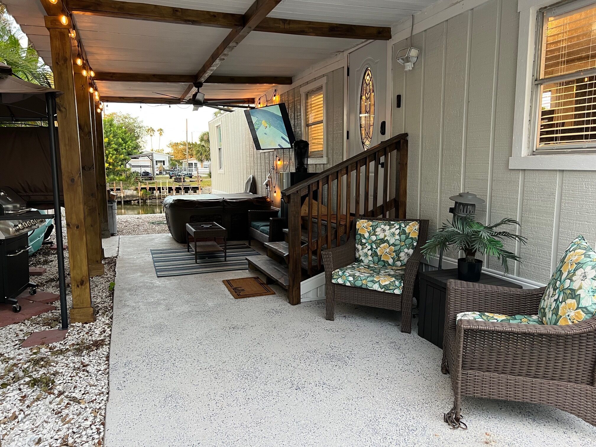 Cozy Canal House