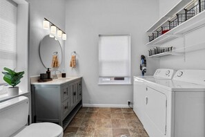 Secador de pelo y toallas