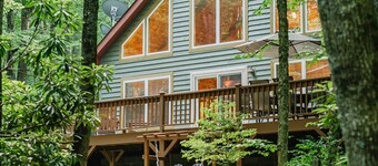 Private Blowing Rock Cabin w/ Hot Tub & Firepit(s)