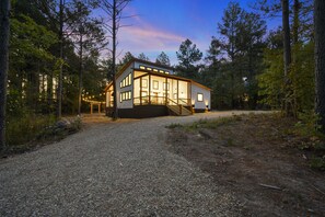 Exterior - Kozy Nook Cabin/King Suite/Hot Tub (Broken Bow)