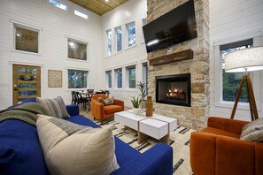 Smart TV, fireplace