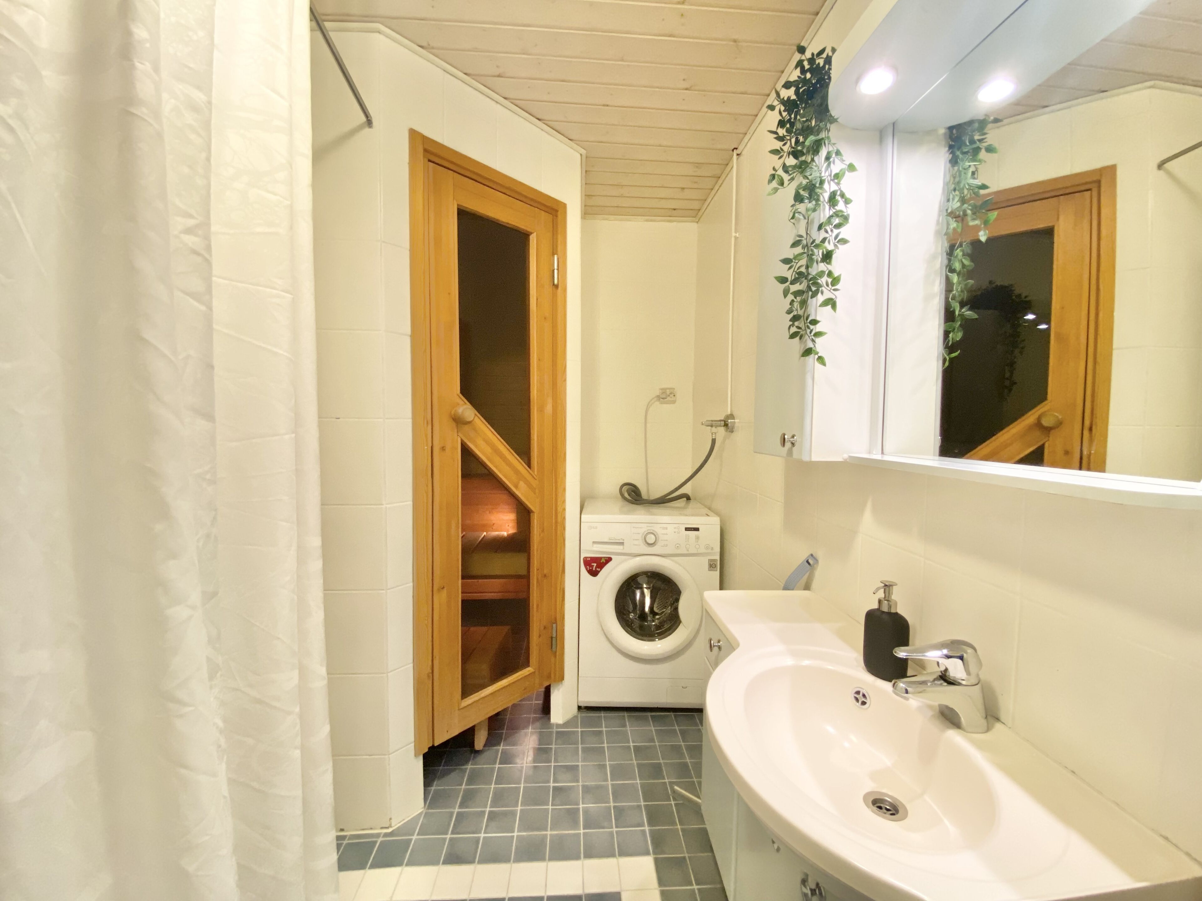 Superior Apartment | Bathroom amenities | Shower, free toiletries, hair dryer, bidet