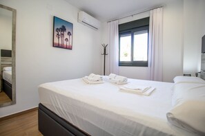 1 slaapkamer, een strijkplank/strijkijzer, gratis wifi, beddengoed