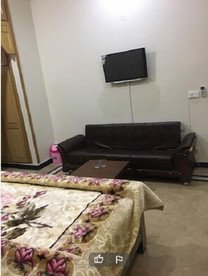 Habitación Deluxe doble | 1 dormitorio, tabla de planchar con plancha, wifi gratis