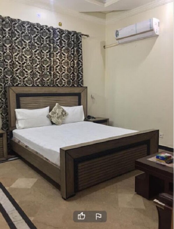 Quarto casal luxo | Ferros/tábuas de passar roupa, Wi-Fi de cortesia
