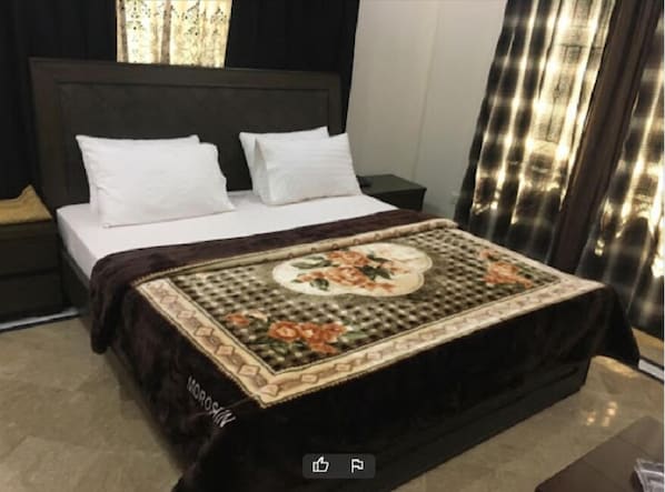 Habitación Deluxe doble | 1 dormitorio, tabla de planchar con plancha, wifi gratis
