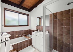 Bathtub, towels - Park and Relax (Surf Beach)
