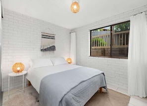 5 bedrooms, free WiFi, bed sheets - Park and Relax (Surf Beach)