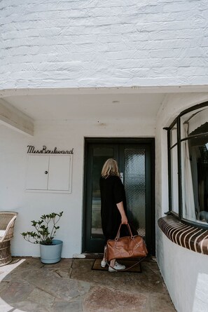 Exterior detail - Miss Boulevard- Stylish Art Deco Dame (Shepparton)