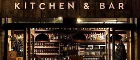 Bar (in der Unterkunft)