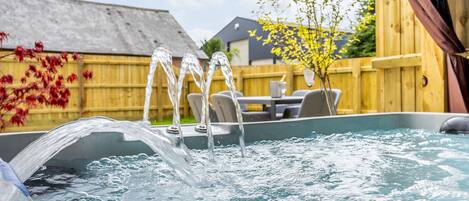 Cottage, Multiple Beds | Property grounds